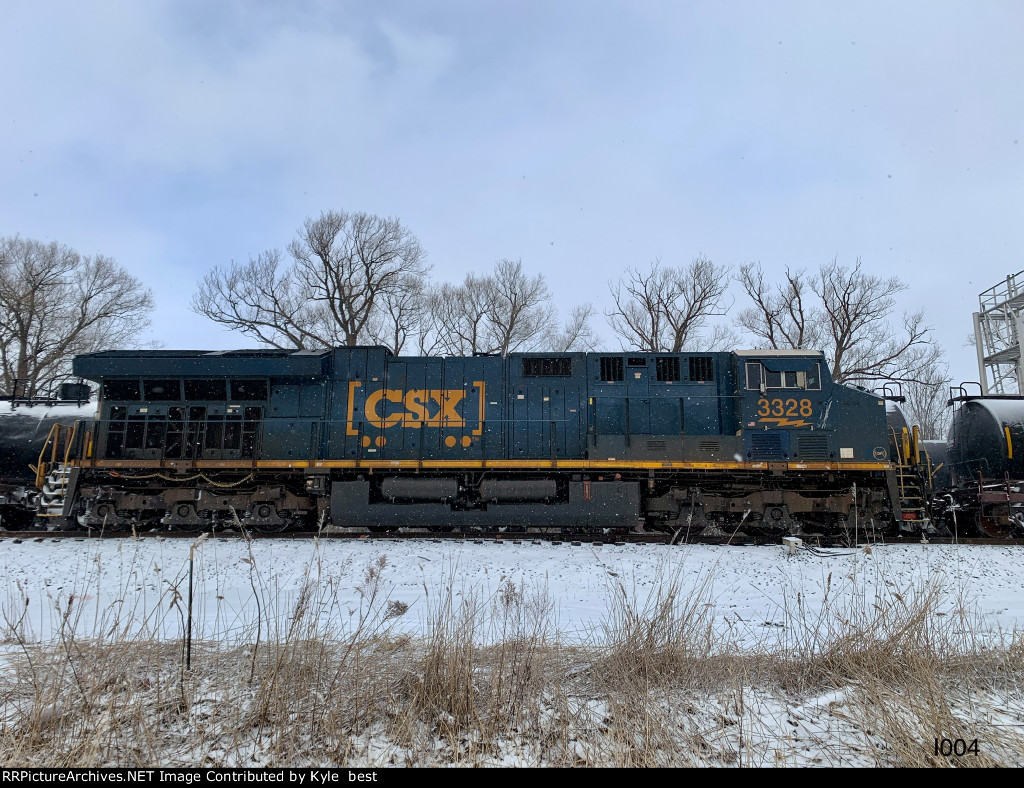 CSX 3328 on I004